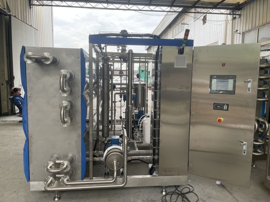 효율적이고 조작하기 쉬운 UHT 살균기 과일 주스 / 맥주 처리 라인 500-20000L / H 관성 살균 장비 SUS304/316를 사용자 정의
